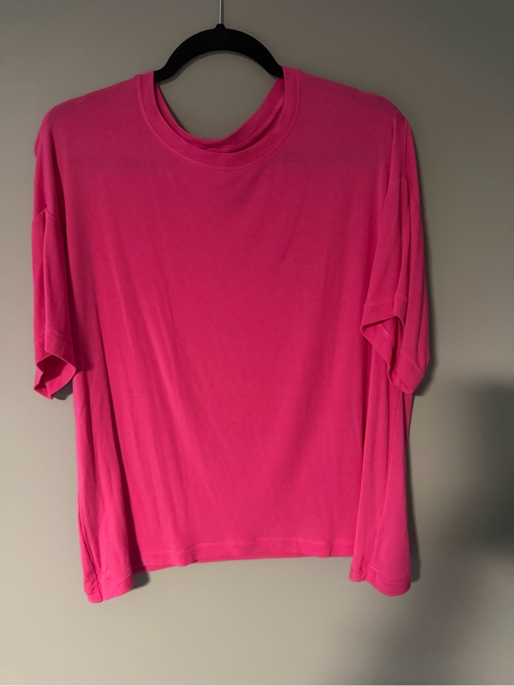 EUC Cabi Women's Hot Pink Crewneck Dropped Shoulder Short Sleeve Top. Size M.